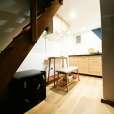 Velestinou Private Maisonette *